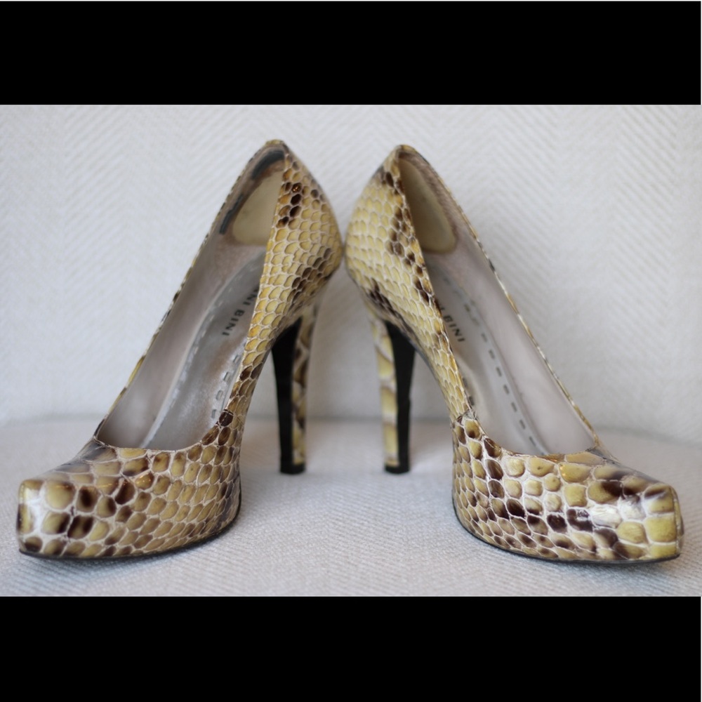 Gianni Bini snakeskin pumps